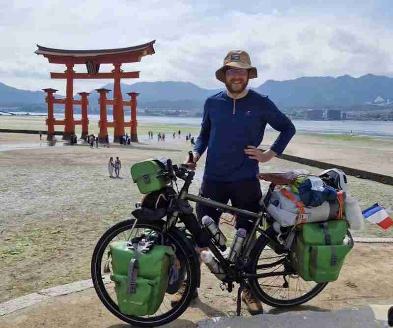 Julien à vélo sur les routes d’Asie